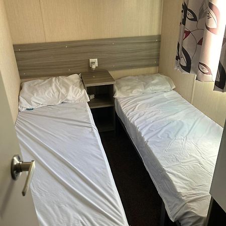 Lido Beach Caravan Prestatyn Bagian luar foto