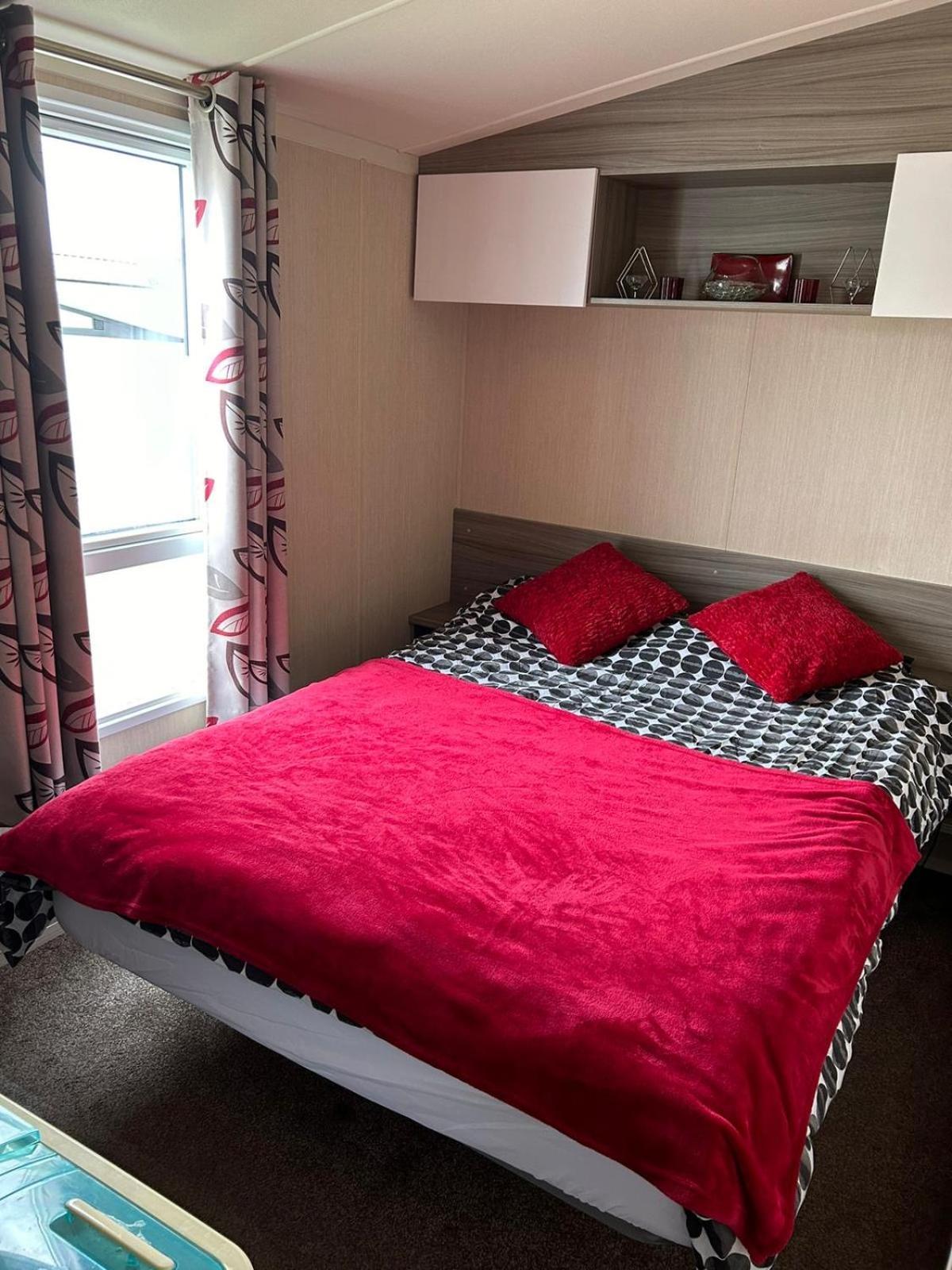 Lido Beach Caravan Prestatyn Bagian luar foto