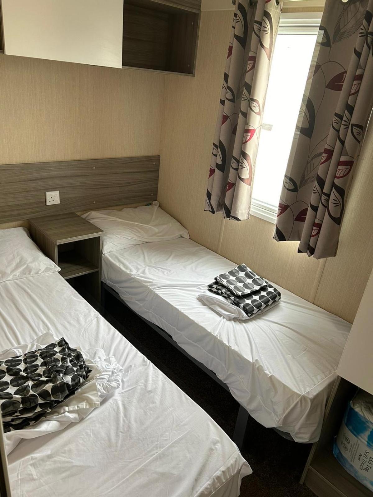 Lido Beach Caravan Prestatyn Bagian luar foto